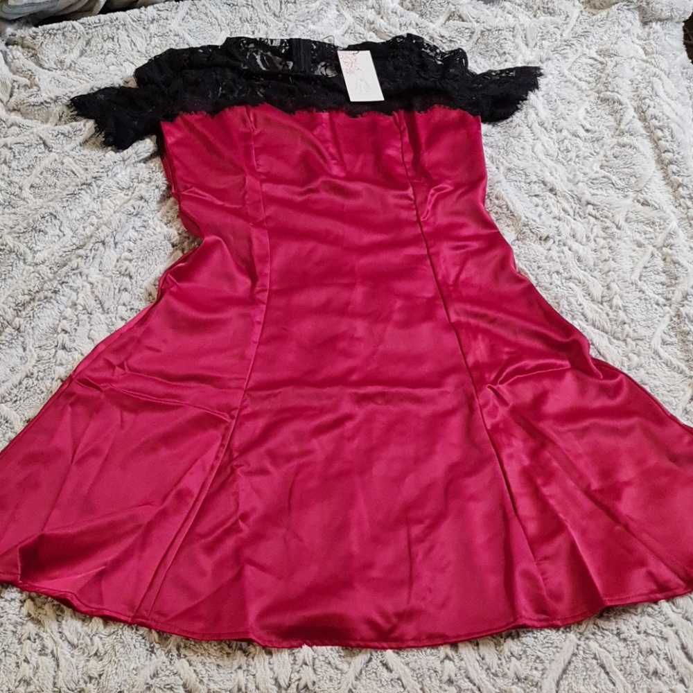 Red dress black lace short sleeves flared bottom